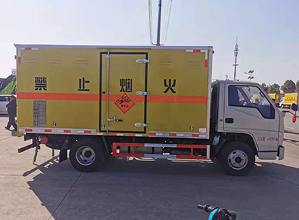 岷县爆破器材运输车技术升级与安全合规新趋势